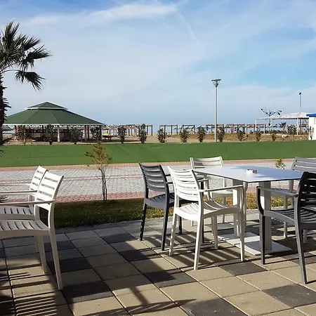 Garden Home, Lalzi Bay Ferienhaus *