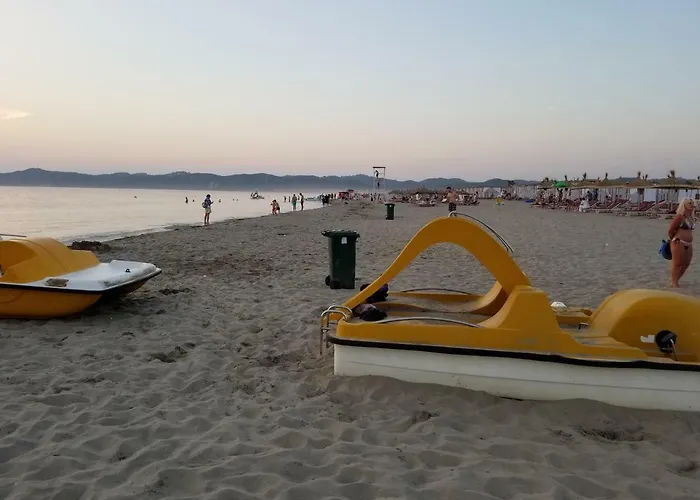 Garden Home, Lalzi Bay 度假居