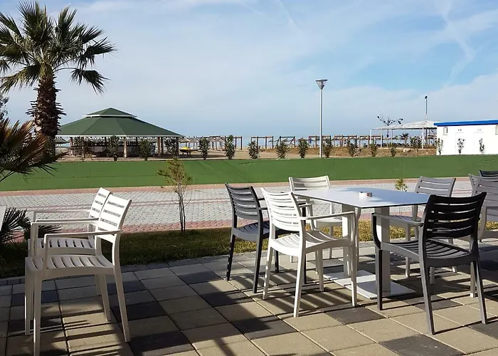 Garden Home, Lalzi Bay 度假居 *