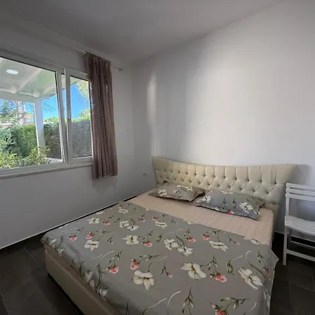 Garden Home, Lalzi Bay Draç
