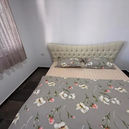 Garden Home, Lalzi Bay Draç